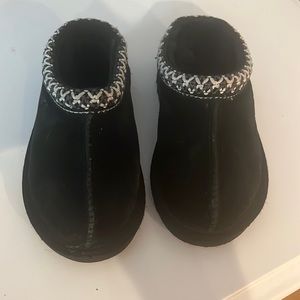 Unisex kids Ugg slip ons